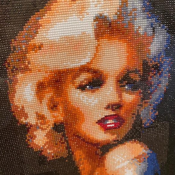 Stunning Marilyn diamond painting - Picture 4 of 9